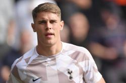 开云体育-利物浦后卫范迪克复出，帮助球队击败水晶宫