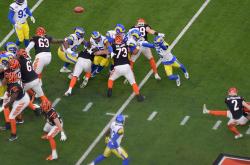 开云APP-橄榄球选手刷新世界纪录，震撼全场的简单介绍