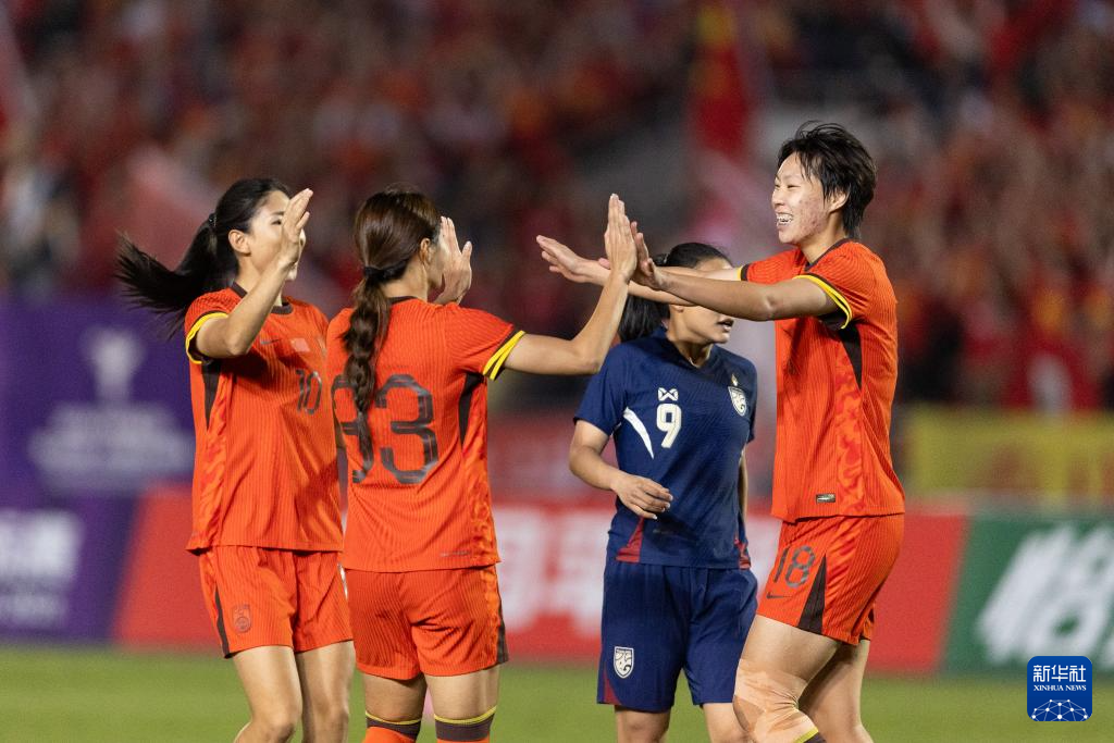 国内足球联赛女子组半决赛精彩对决