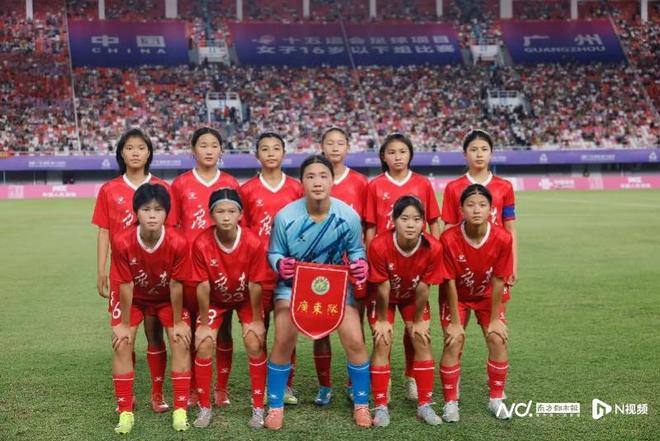 国际足球比赛中，中国女足队员夺得冠军
