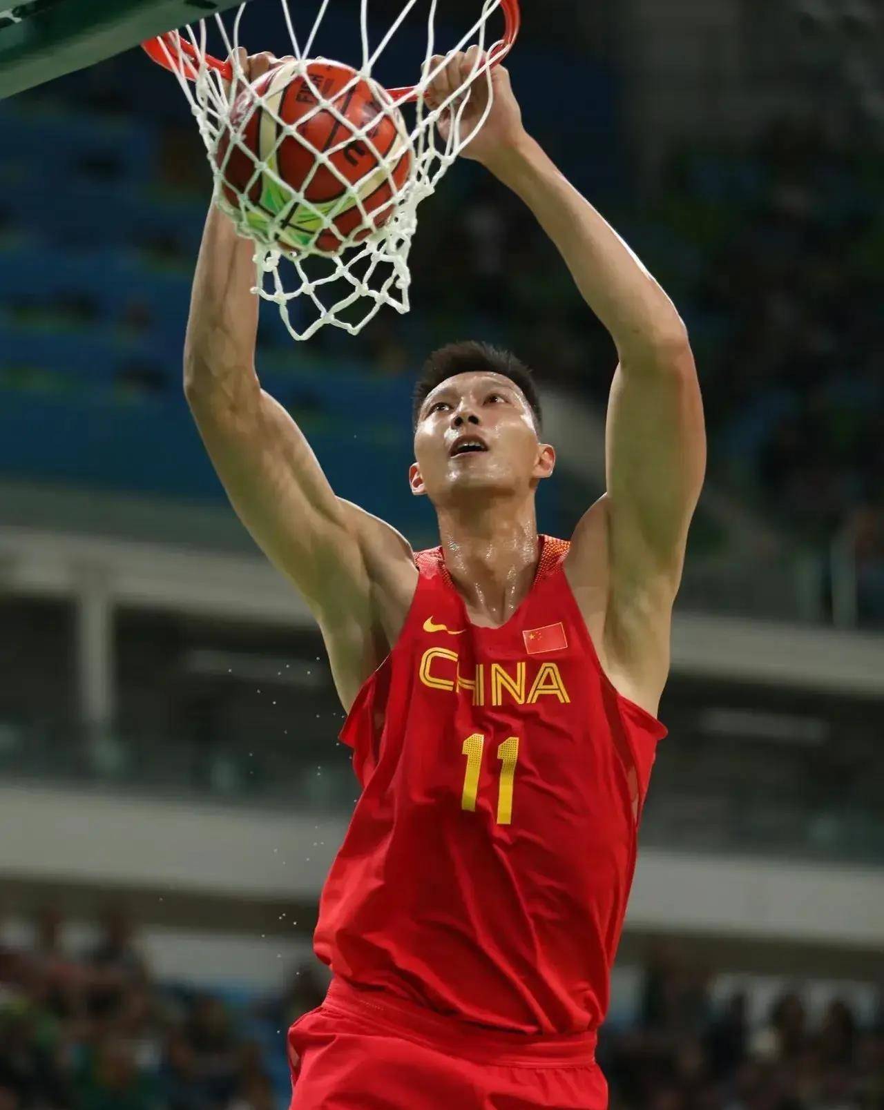 篮球产业智囊：中国篮球产业兴旺，职业篮球联赛助推经济增长的简单介绍