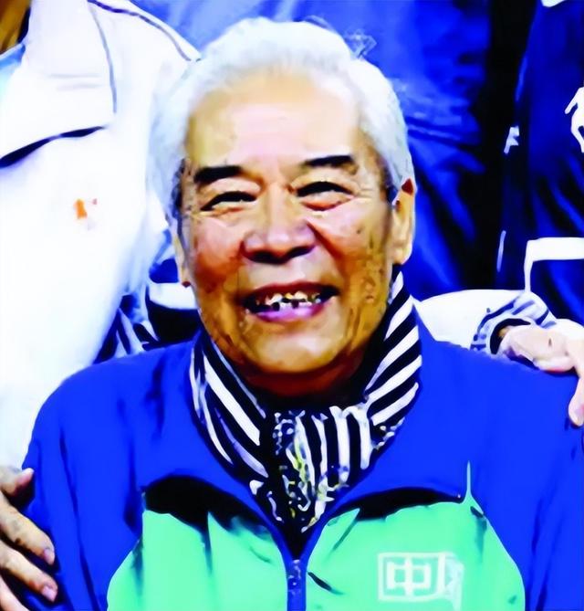 包含张卫平担任国家男篮主教练，改观球队的词条