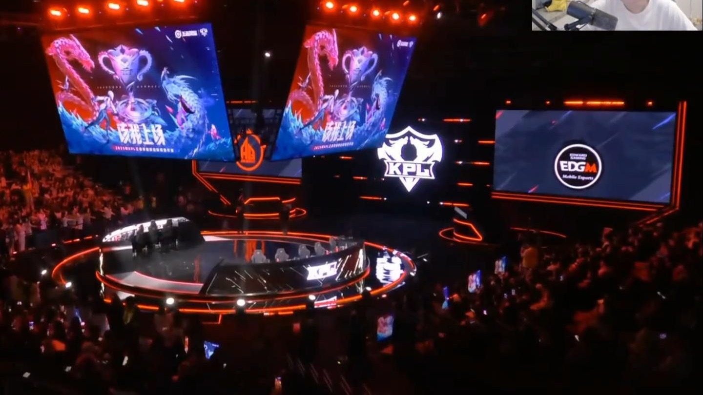 CLG险胜FLY,Bin成为全场焦点成都决赛之夜3:1(釜山) CLG险胜FLY,Bin成为全场焦点成都决赛之夜3:1(釜山)