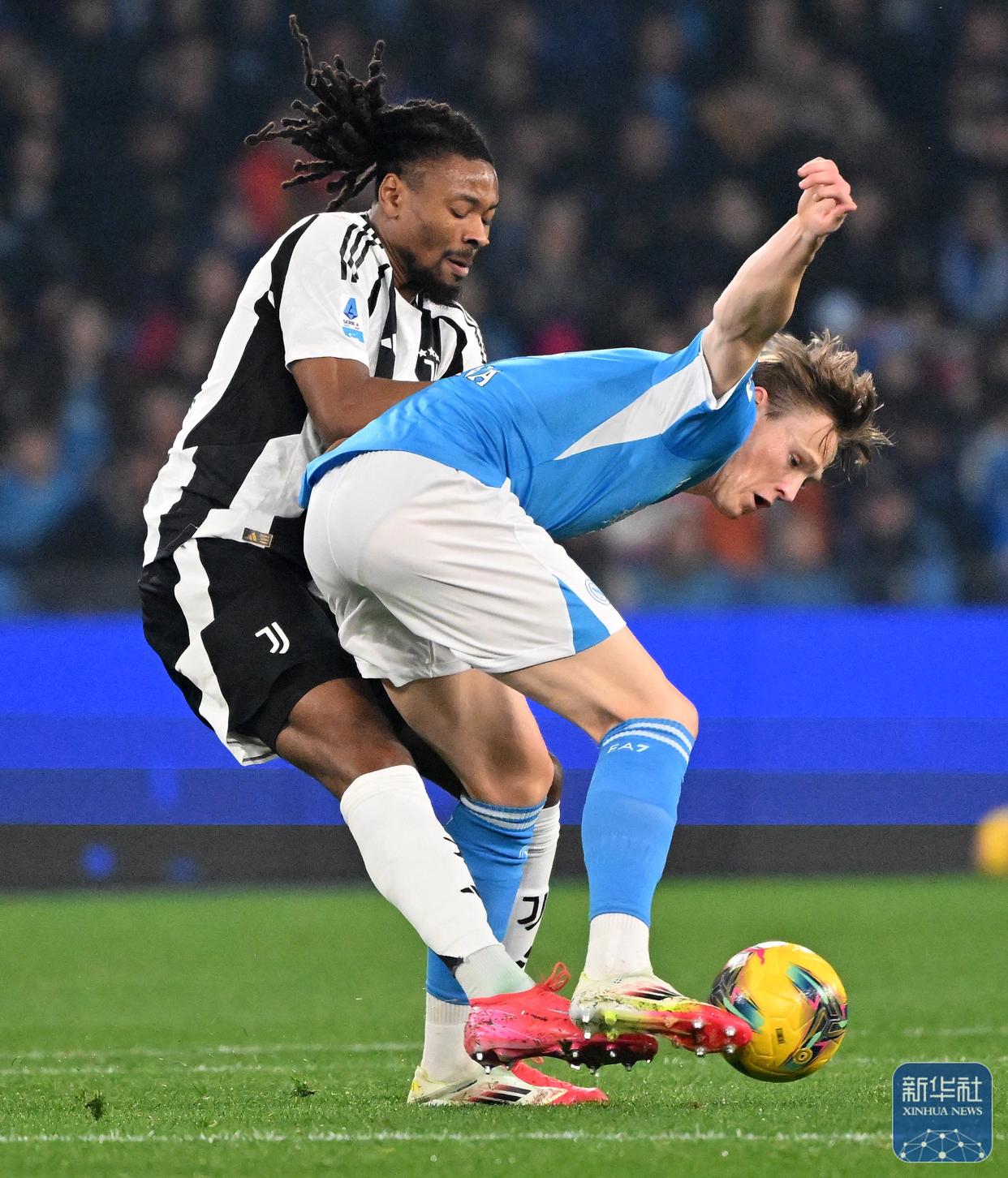 意甲之争:尤文图斯胜阿森纳 意甲之争:尤文图斯胜阿森纳