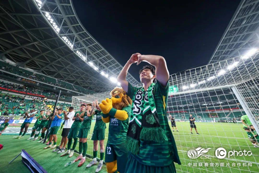 包含雷纳迪尼奥独造两粒进球，北京国安豪取胜利的词条