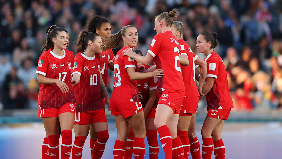 关于瑞士足球职业联赛竞争激烈，冠军是谁？的信息