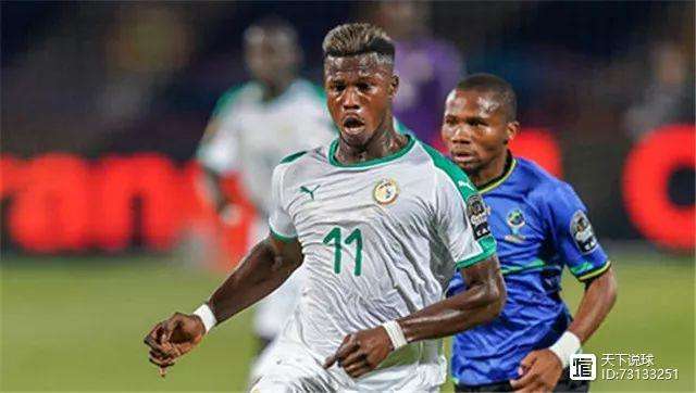 包含塞内加尔轻取塞维利亚，迪马利亚统治全场的词条