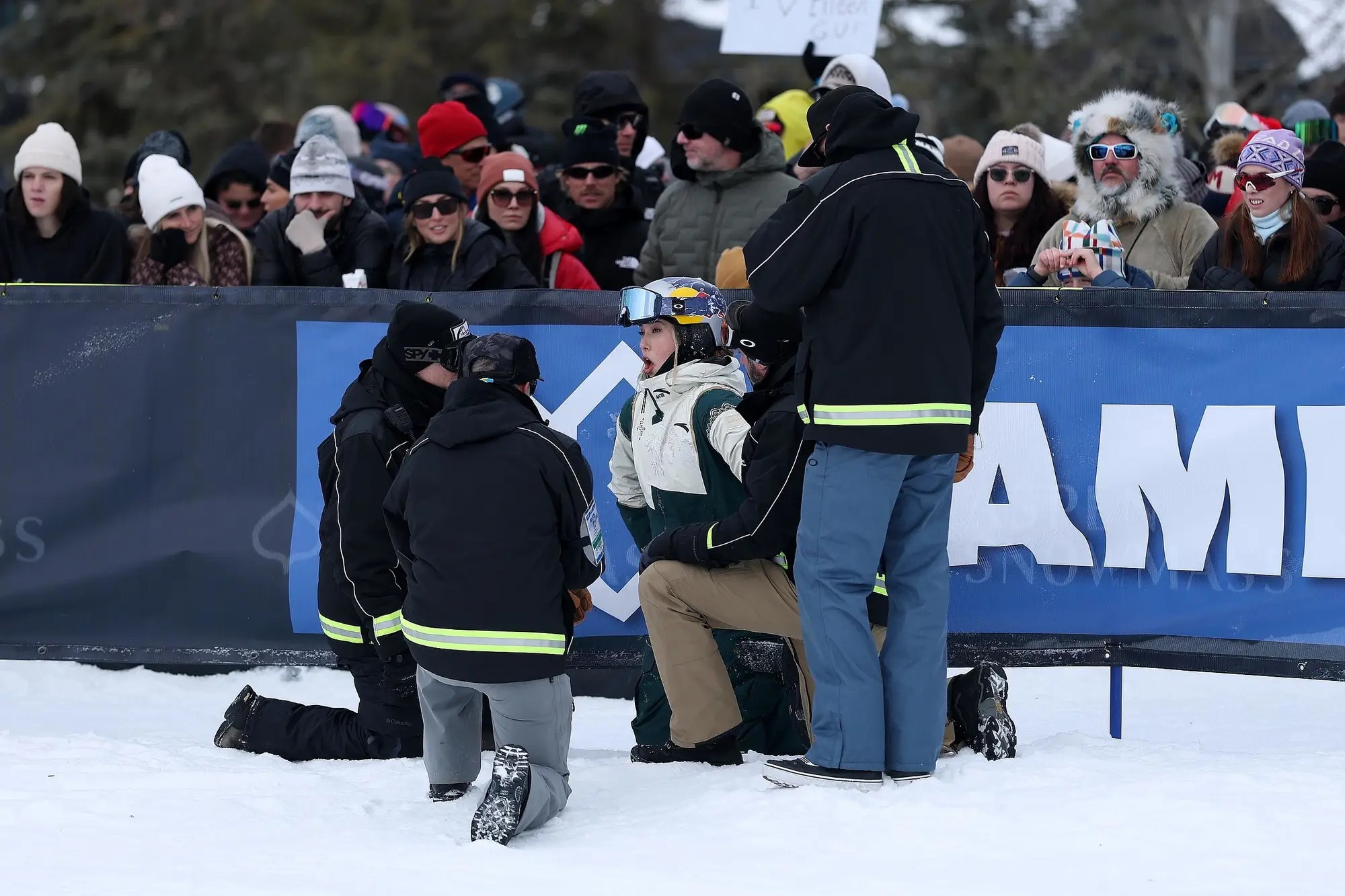高尔夫明星选手受伤退赛,引发热议 高尔夫明星选手受伤退赛,引发热议